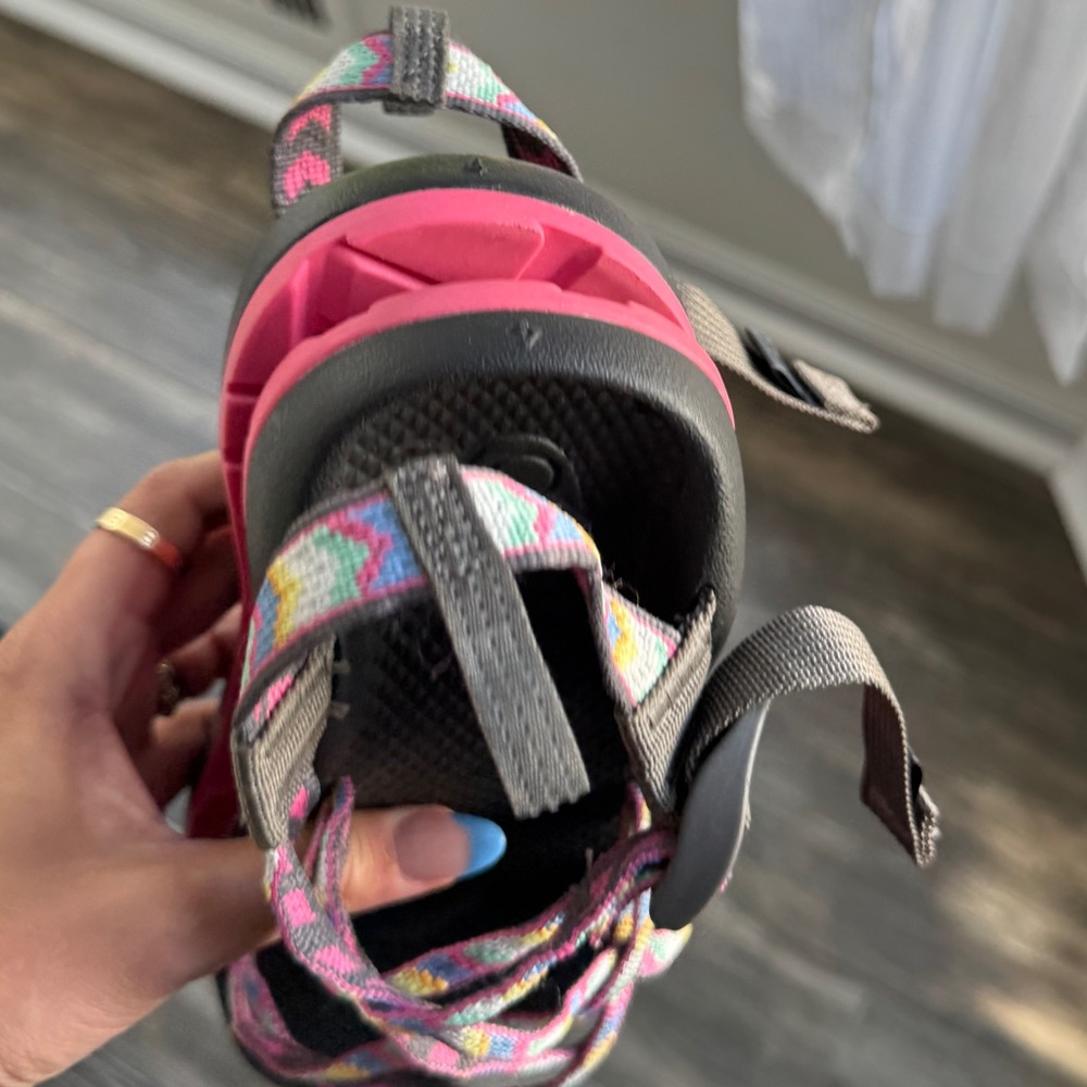 Chaco multicolor pink sandals 4y - Picture 4 of 5